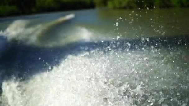 Медленное Движение Видео Брызг Воды Лодки — стоковое видео