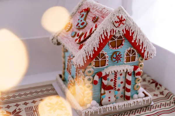 Hand Made Eatable Gingerbread House Snow Decoration — Stock Photo, Image
