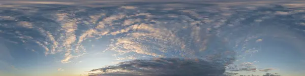深蓝色黄昏的天空全景与积雨云 球面等角型无缝隙Hdr 360全景 全天顶或天空穹顶3D可视化 空中无人机全景的天空置换 — 图库照片
