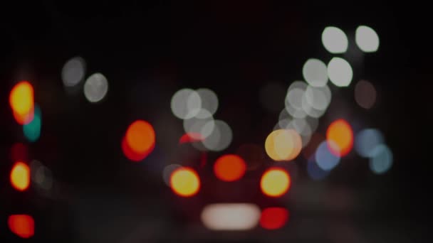 Zamazane Nagranie Transportu Smuga Miejskie Światła Wzdłuż Drogi Nieostre Światło — Wideo stockowe