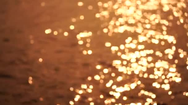 Αφηρημένη Θολή Screensaver Βίντεο Bokeh Χρυσή Θάλασσα Στο Ηλιοβασίλεμα Ήλιος — Αρχείο Βίντεο