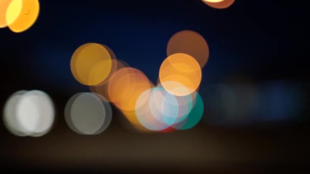 夜色朦胧 城市交通阻塞 夜市交通堵塞 车前灯闪烁不定 驾驶着夜市道 城市夜间交通背景 — 图库视频影像