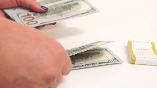 Γυναικεία Χέρια Μέτρημα Δολαρίων Απεικόνιση Οικονομικών Και Λογιστικών Θεμάτων Κάποιος — Αρχείο Βίντεο