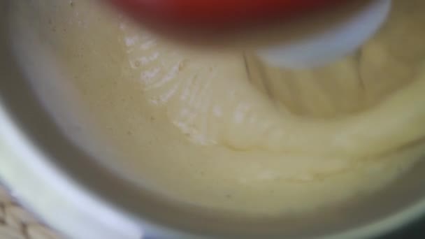 Mistura Ingredientes Misturador Cozinha Preparando Delicioso Creme Para Fazer Bolo — Vídeo de Stock