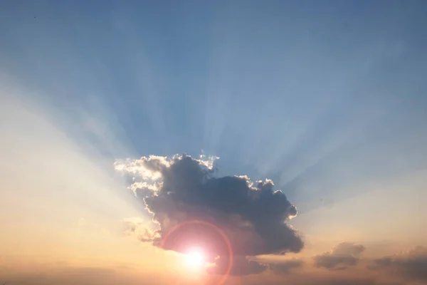 Güzel gökyüzü ve doğa için bulutlar..