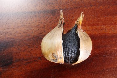 Doğada Siyah Sarımsak.