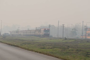 CHIANGMAI, THAILAND - 30 Mart 2023: 2.5 Başbakan 'dan Sis Şehri. Kötü hava kirliliği ve insanlar için tehlikeli manzaralar.