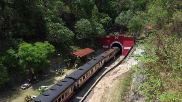 昆潭隧道是位于泰国顺阳 顺顺两省昆潭山脉下的一条长隧道 — 图库视频影像