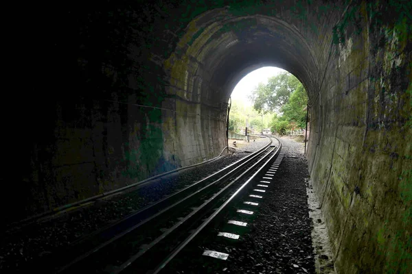 Luz Final Del Viejo Túnel Del Tren Ferrocarril Del Túnel — Foto de Stock