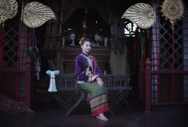 Chiang Mai Thailandia Giugno 2023 Lanna Tailandese Tradizionalmente Vestita Nella — Foto Stock