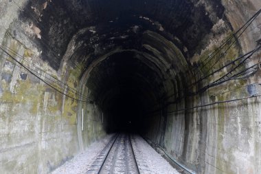 Lamphun, Tayland - 11 Mayıs 2023: Khun Than Tüneli Tayland 'ın Lamphun Eyaleti' ndeki en uzun demiryolu tüneli..