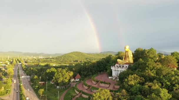Pandangan Udara Patung Rainbow Dan Kruba Srivichai Wat Doi Kuil — Stok Video