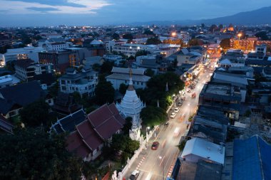 CHIANG MAI, THAILAND - 4 HAZİRAN, Aerial view Thapae Yolu ve Mahawan Tapınağı.