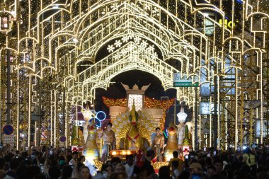 CHIANGMAI - 28 Kasım 2023: Loy Krathong veya Yee Peng Festivali, 28 Kasım 2023 tarihinde Chiang-Mai, Tayland 'da düzenlenen geleneksel festival..