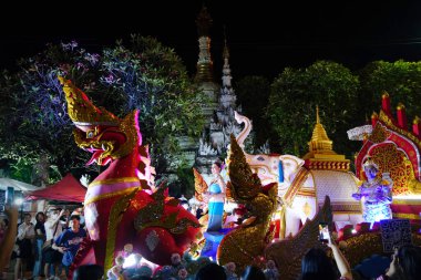 CHIANGMAI - 28 Kasım 2023: Loy Krathong veya Yee Peng Festivali, 28 Kasım 2023 tarihinde Chiang-Mai, Tayland 'da düzenlenen geleneksel festival..