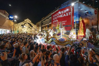 CHIANGMAI - 28 Kasım 2023: Loy Krathong veya Yee Peng Festivali, 28 Kasım 2023 tarihinde Chiang-Mai, Tayland 'da düzenlenen geleneksel festival..