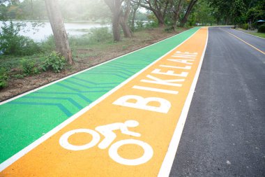 Kamu yollarında bisiklet sembolü.