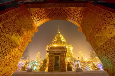 CHIANG MAI THAILAND, 2 AĞUSTOS 2024: Wat Phra Doi Suthep tarihi tapınağı ve Tayland, Chiang-Mai 'deki ünlü yer.