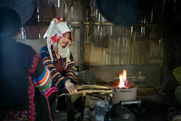 Güzel Akha Tepesi Kabilesi kızı Doi Mae Salong, Chiang Rai.  