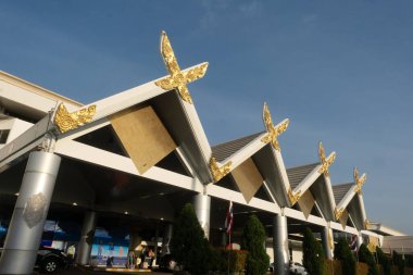 CHIANG MAI, THAILAND - 15 Eylül 2024: güneşli bir sabahta Chiang Mai Uluslararası Havaalanı..