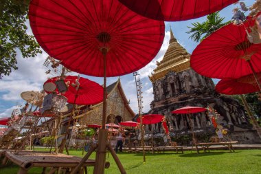 CHIANG MAI, THAILAND - 17 Eylül 2024: Tan Kuay Allah Festivali Lanna halkının geleneksel bir geleneğidir. Wat Chiang Man 'de..