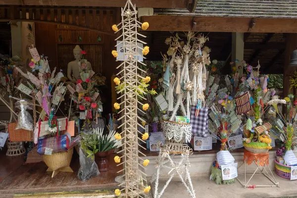 CHIANG MAI, THAILAND- 21 Eylül 2024: Tan Kuay Allah Festivali, Wat Pha Lat 'ta Lanna halkının geleneksel bir geleneğidir..
