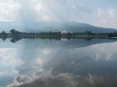 Tayland 'ın Chiang Mai bölgesinde egzersiz yapmak için 120 rai' lik güzel bir park.. 