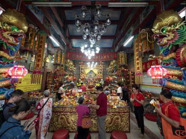 CHIANG MAI, THAILAND - 28 HAZİRAN 2025 Çin Yeni Yıl Festivali 'ni Warorot pazarında ya da Tayland' ın Chiang Mai kentinde Çin Mahallesi 'nde kutlayın.