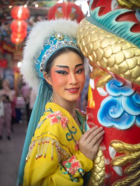 Chiang Mai, Tayland 'da Çin Operası elbiseli güzel bir kadın..