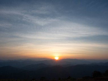Doğa arka planı için güzel bir akşam gökyüzü.