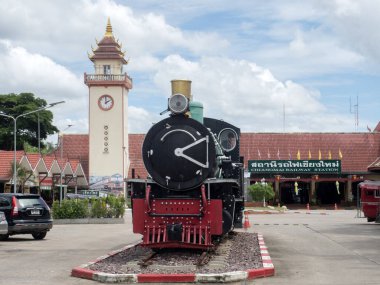CHIANGMAI, THAILAND - 16 Mayıs 2025: Ching Mai şehrindeki Chiang Mai tren istasyonu çok eski bir mimari binasıdır..