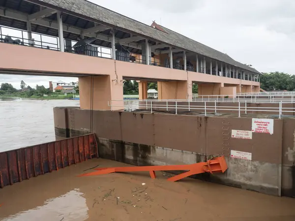 CHIANG MAI, THAILAND 29 Mayıs 2025: yağmur mevsiminde Chiang Mai, Tayland. 