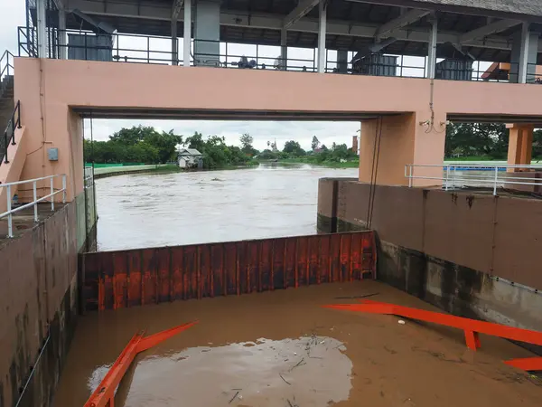 CHIANG MAI, THAILAND 29 Mayıs 2025: yağmur mevsiminde Chiang Mai, Tayland. 