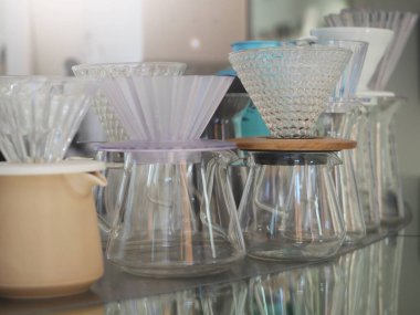 Taze kahve içmek için kahve damlası..