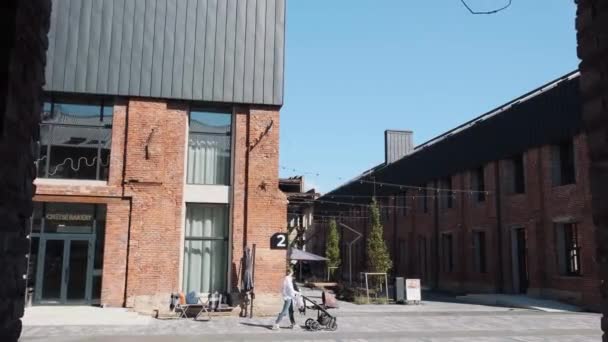 Παλιά Κτίρια Εργοστασίων Ανακαινισμένα Επιχειρηματικό Κέντρο Παλιό Φυτό Ανακατασκευασμένο Στυλ — Αρχείο Βίντεο