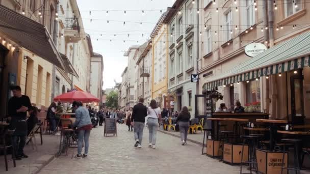 Old City Crowdy Street European Old Town Ukrainian City Lviv — Vídeo de Stock