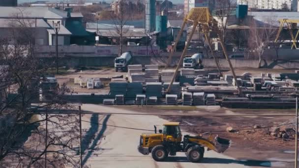 Cementownia Przemysłowej Strefie Produkcyjnej Silosy Cementowe Ciężarówki Przemysłowe Koncepcja Przemysłu — Wideo stockowe