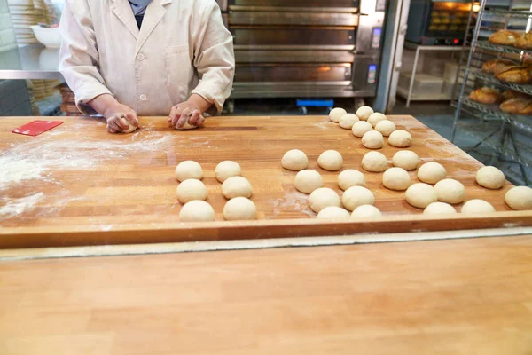 Skilled Baker Shaping Raw Burger Bun Molds Hand Bakery Ready — Stock Photo, Image