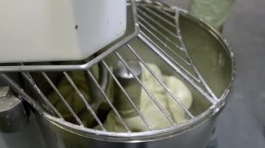 Verimli Ekmek Parçalayıcı: Fırının Karıştırma ve Kneading İhtiyaçlar için Güçlü Bir Makine