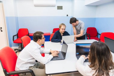 Down sendromuna odaklı grup bilgisayar sınıfı.