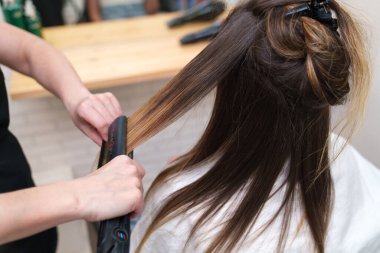 Güçlü ve pürüzsüz saçlar için kök hücre tedavisi.