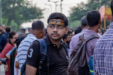 Kolkata Batı Bengal Hindistan, 20 Eylül 2024: Kolkata Batı Bengal Hindistan 'da stajyer doktor tecavüz ve cinayetine karşı meşale mitingi.