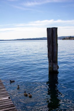 Toscolano Maderno, Lombardy bölgesinden Garda Gölü ve sahil manzarası, İtalya, Avrupa