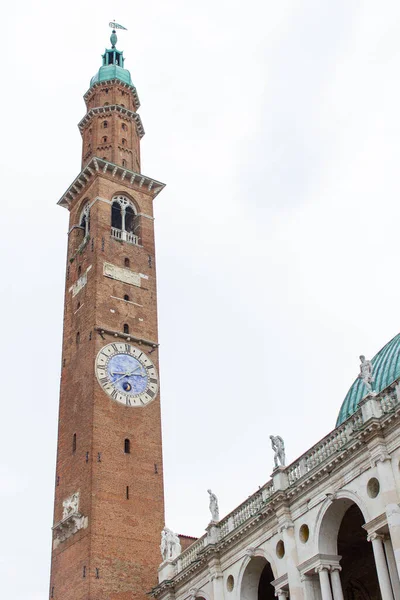 stock image Bazilika Palladiana (Palazzo della Ragione) s Piazza Dei Signori, Vicenza, Veneto, Italy