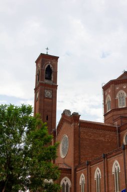 Bassano del Grappa sokaklarındaki Ossario Tapınağı 'na bakın. Bassano, İtalya 'da Veneto eyaletinde yer alan bir şehirdir.
