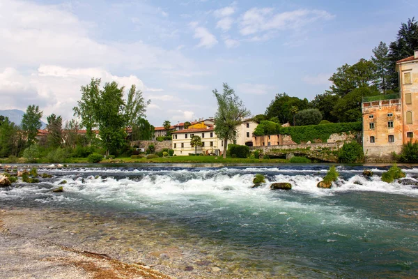 Nehir Bassano Del Grappa, Vicenza ili, Veneto, İtalya