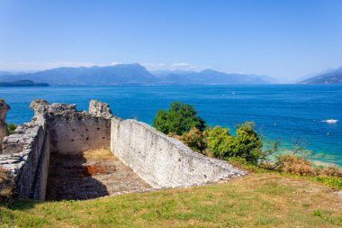 Grotte di Catullo arkeolojik alanının kalıntıları, Catullo Grottoes, Sirmione, İtalya