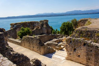 Grotte di Catullo arkeolojik alanının kalıntıları, Catullo Grottoes, Sirmione, İtalya