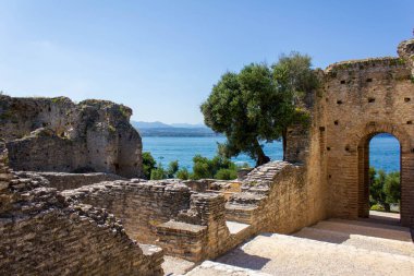 Grotte di Catullo arkeolojik alanının kalıntıları, Catullo Grottoes, Sirmione, İtalya