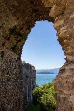 Grotte di Catullo arkeolojik alanının kalıntıları, Catullo Grottoes, Sirmione, İtalya